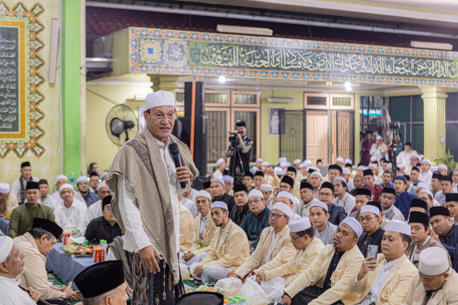 *KH. Sumarno Syafi'i pada acara tahlil Alm. Syaikhuna KH. Syukron Ma'mun